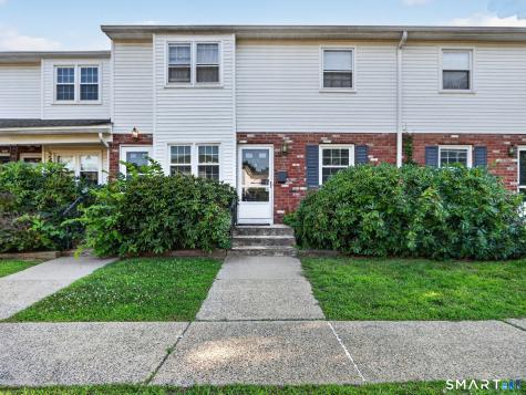 10 Bradley Circle Enfield CT 06082