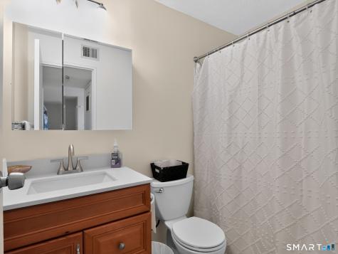 10 Bradley Circle Enfield CT 06082