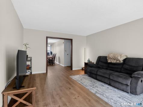 10 Bradley Circle Enfield CT 06082