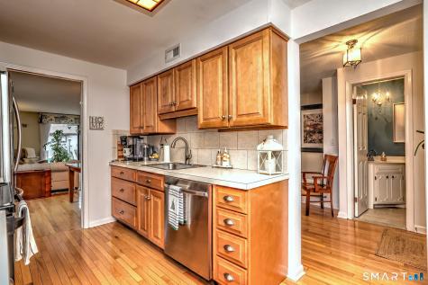 7 Harbour Village Branford CT 06405