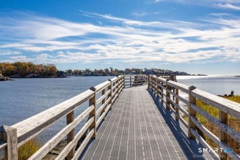 7 Harbour Village Branford CT 06405