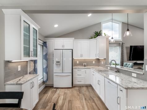 28 Pilgrim Harbor Wallingford CT 06492