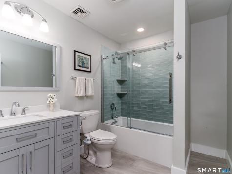 28 Pilgrim Harbor Wallingford CT 06492
