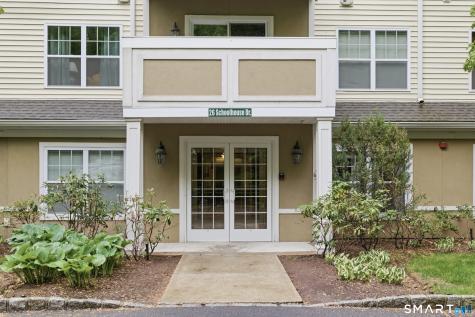 26 Schoolhouse Drive West Hartford CT 06110