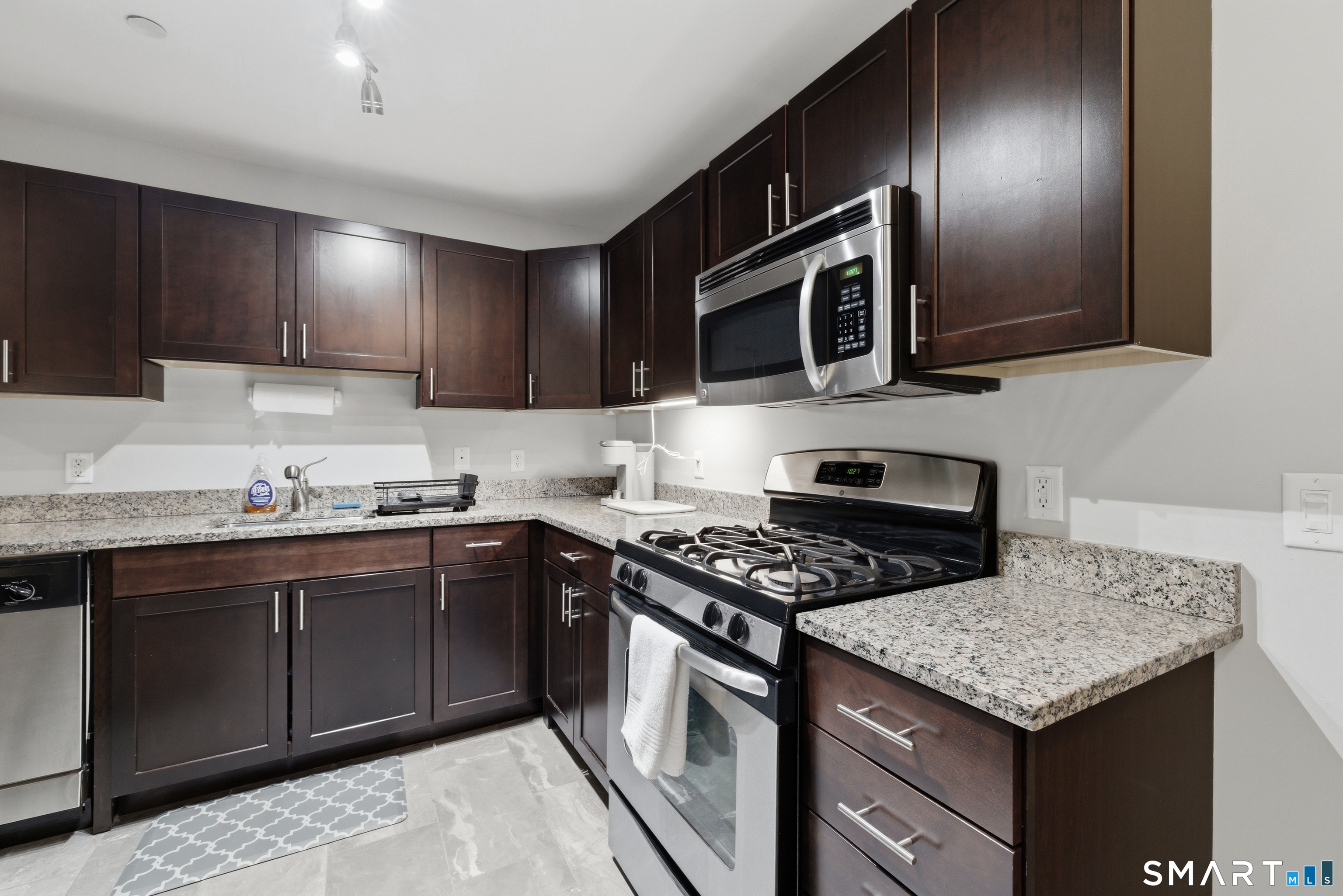 26 Schoolhouse Drive West Hartford CT 06110