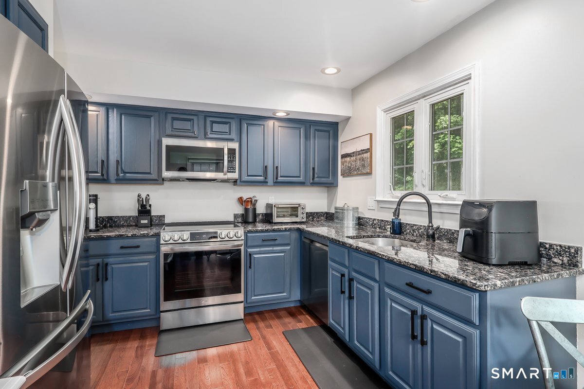 89 Heatherwood Drive Brookfield CT 06804