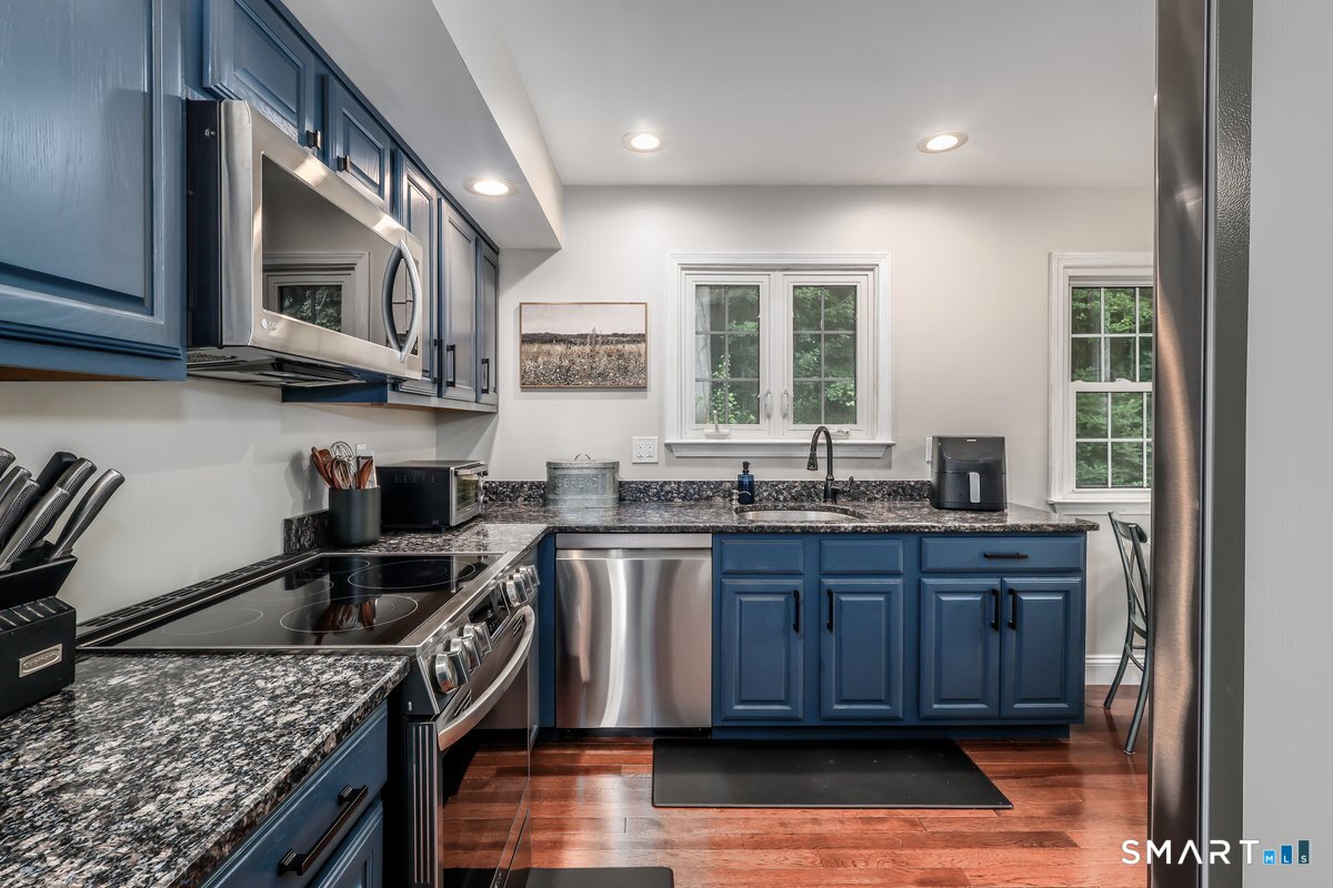 89 Heatherwood Drive Brookfield CT 06804