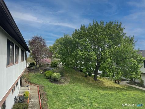 27 Crows Nest Lane Danbury CT 06810