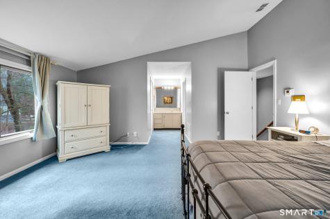8 Ironwood Road West Hartford CT 06117