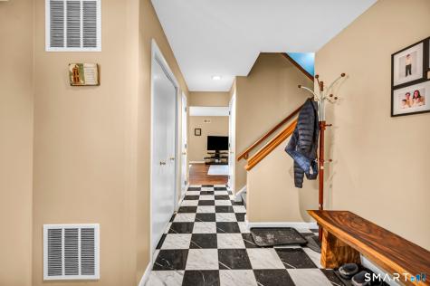 8 Ironwood Road West Hartford CT 06117