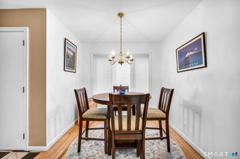 8 Ironwood Road West Hartford CT 06117