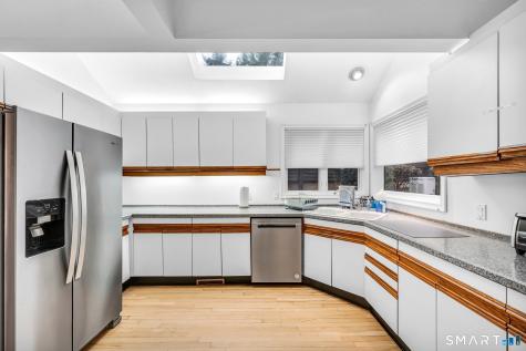 8 Ironwood Road West Hartford CT 06117