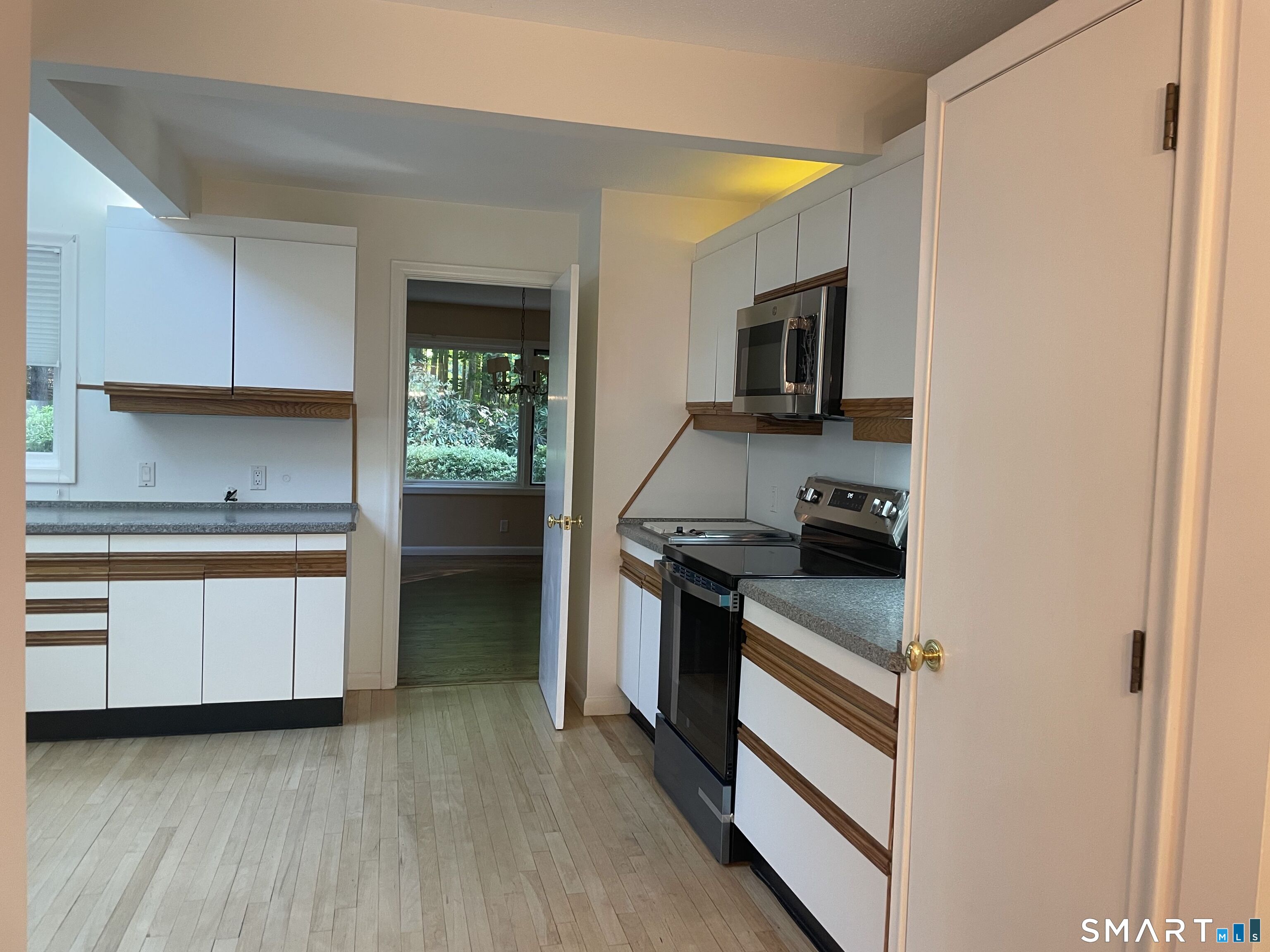 8 Ironwood Road West Hartford CT 06117
