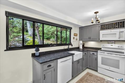 23 Harbour Village Branford CT 06405