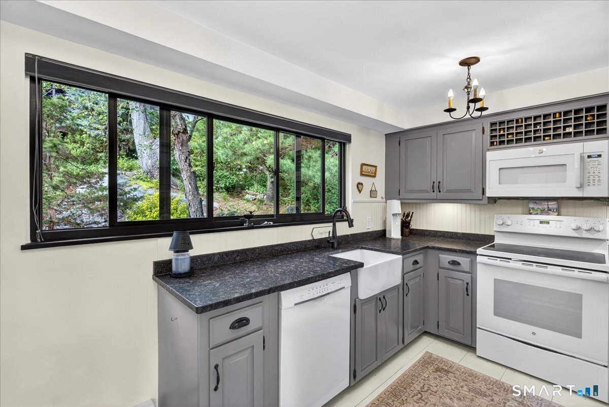 23 Harbour Village Branford CT 06405