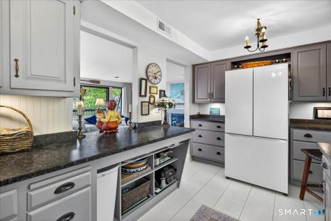 23 Harbour Village Branford CT 06405