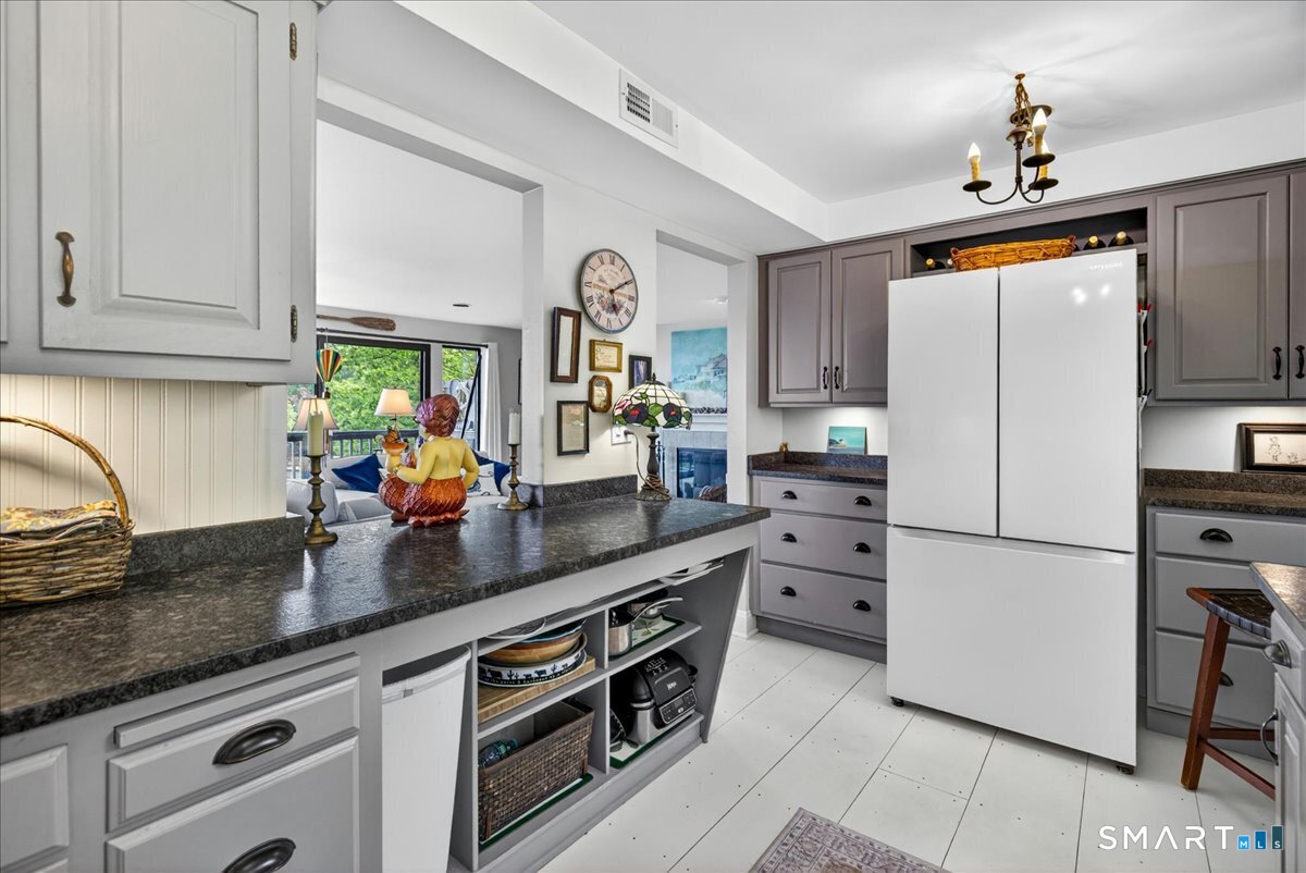 23 Harbour Village Branford CT 06405