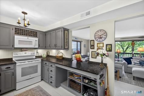 23 Harbour Village Branford CT 06405