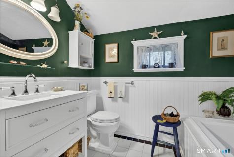 23 Harbour Village Branford CT 06405