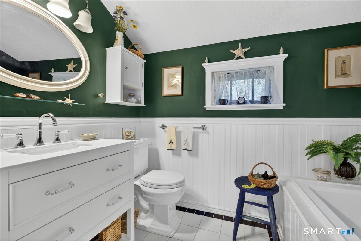 23 Harbour Village Branford CT 06405