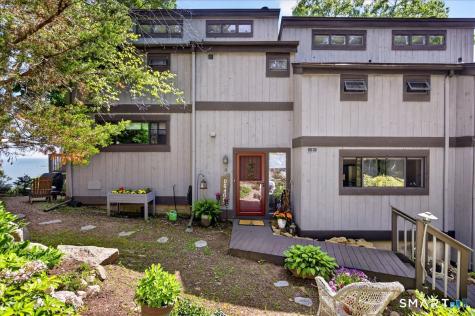 23 Harbour Village Branford CT 06405
