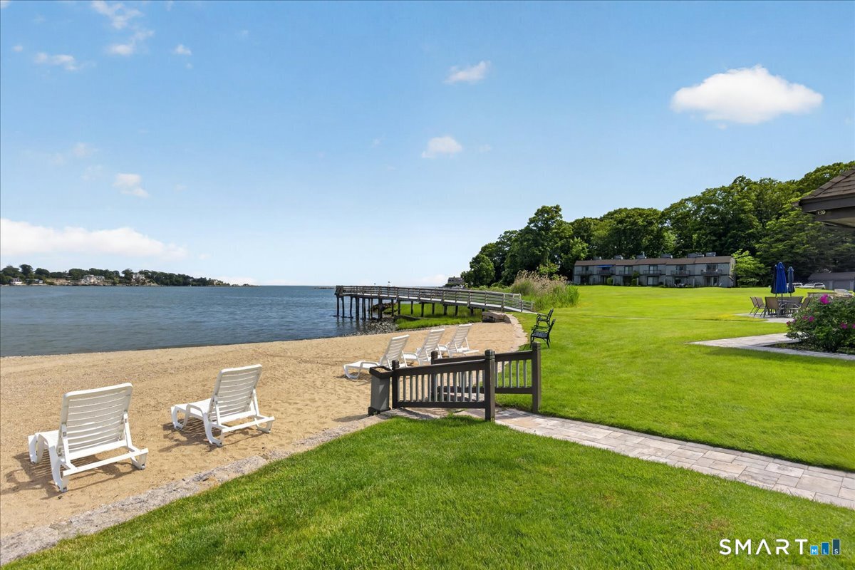 23 Harbour Village Branford CT 06405