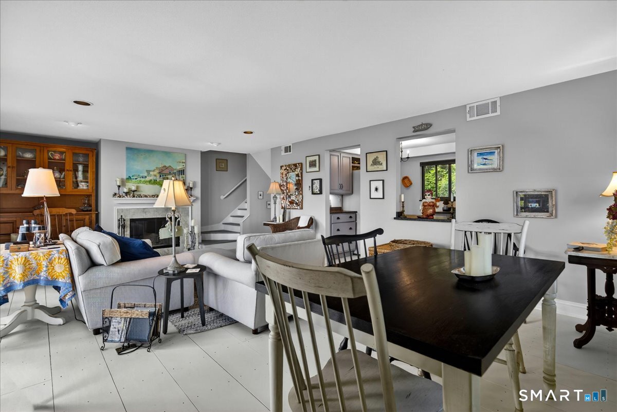 23 Harbour Village Branford CT 06405