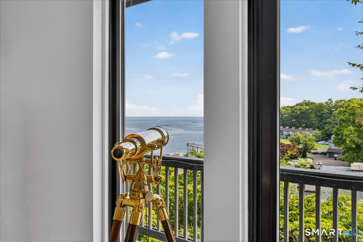 23 Harbour Village Branford CT 06405
