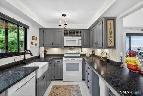 23 Harbour Village Branford CT 06405