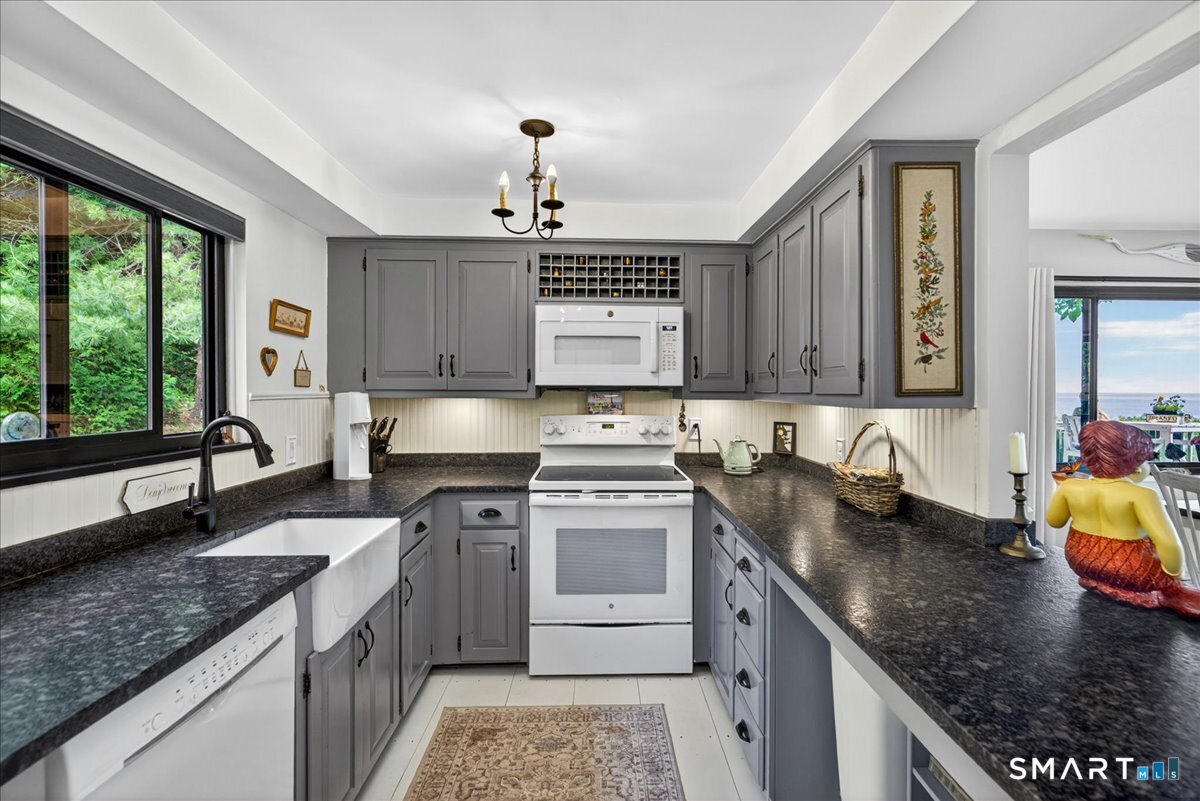 23 Harbour Village Branford CT 06405