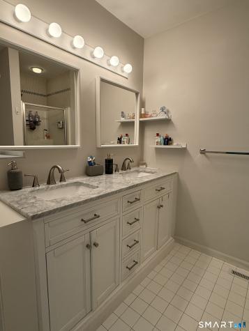 42 Summerfield Gardens Shelton CT 06484