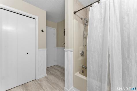16 Vintner Place Enfield CT 06082