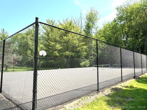 305 Hampton Court Newington CT 06111