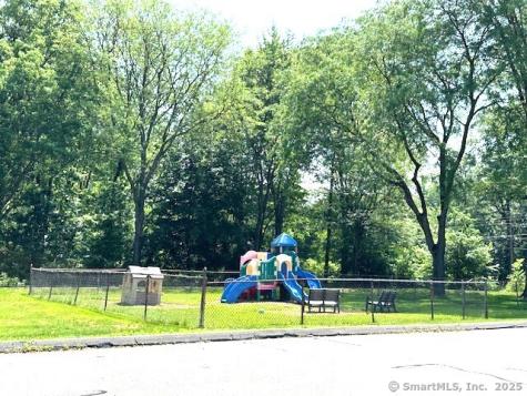 305 Hampton Court Newington CT 06111