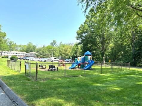 305 Hampton Court Newington CT 06111