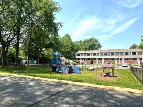 305 Hampton Court Newington CT 06111