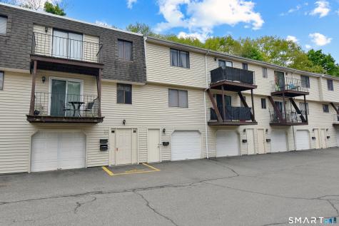827 Blackstone Village Meriden CT 06450