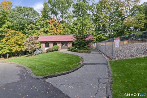 35 Woodsedge Drive Newington CT 06111