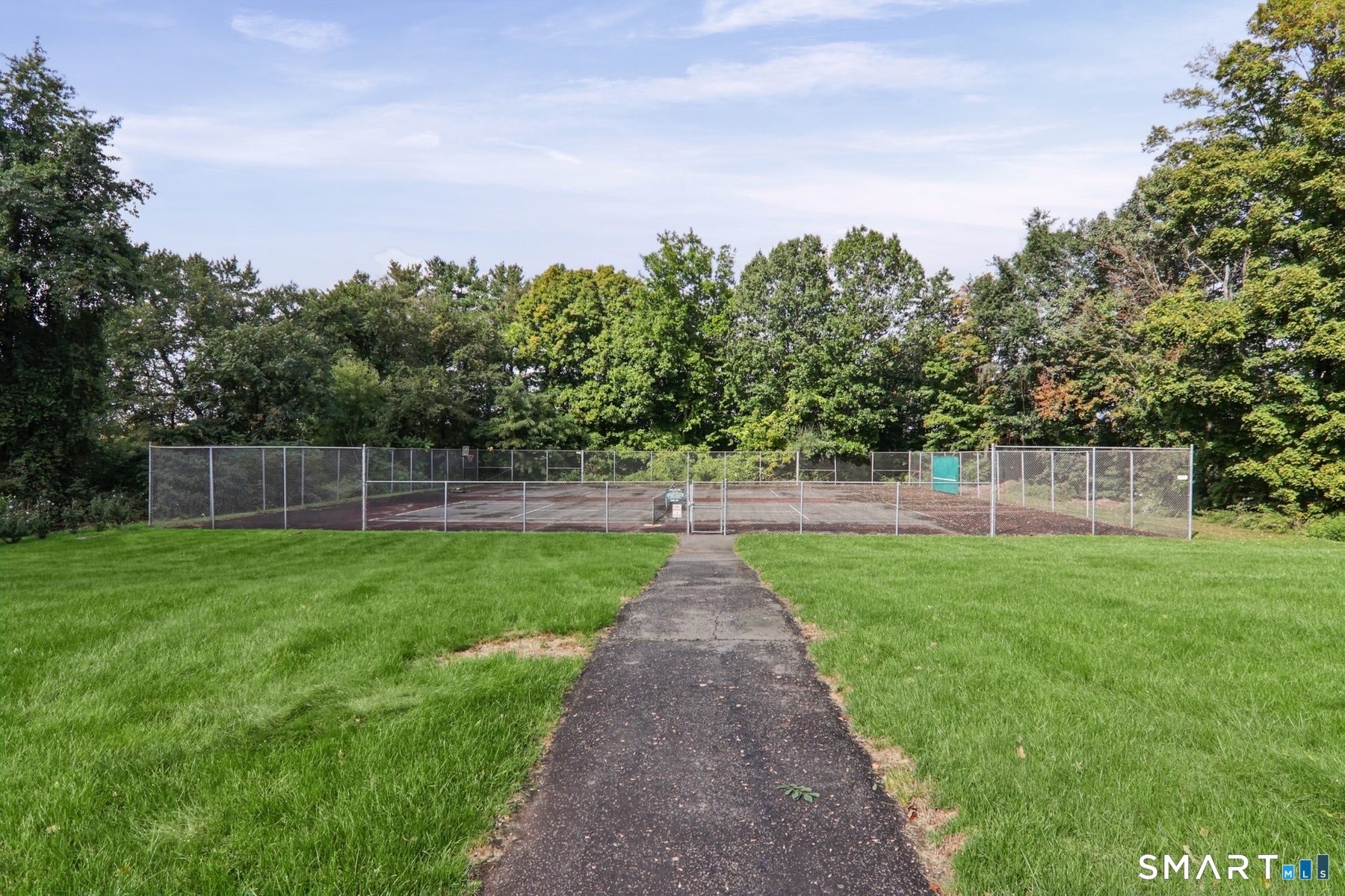 35 Woodsedge Drive Newington CT 06111