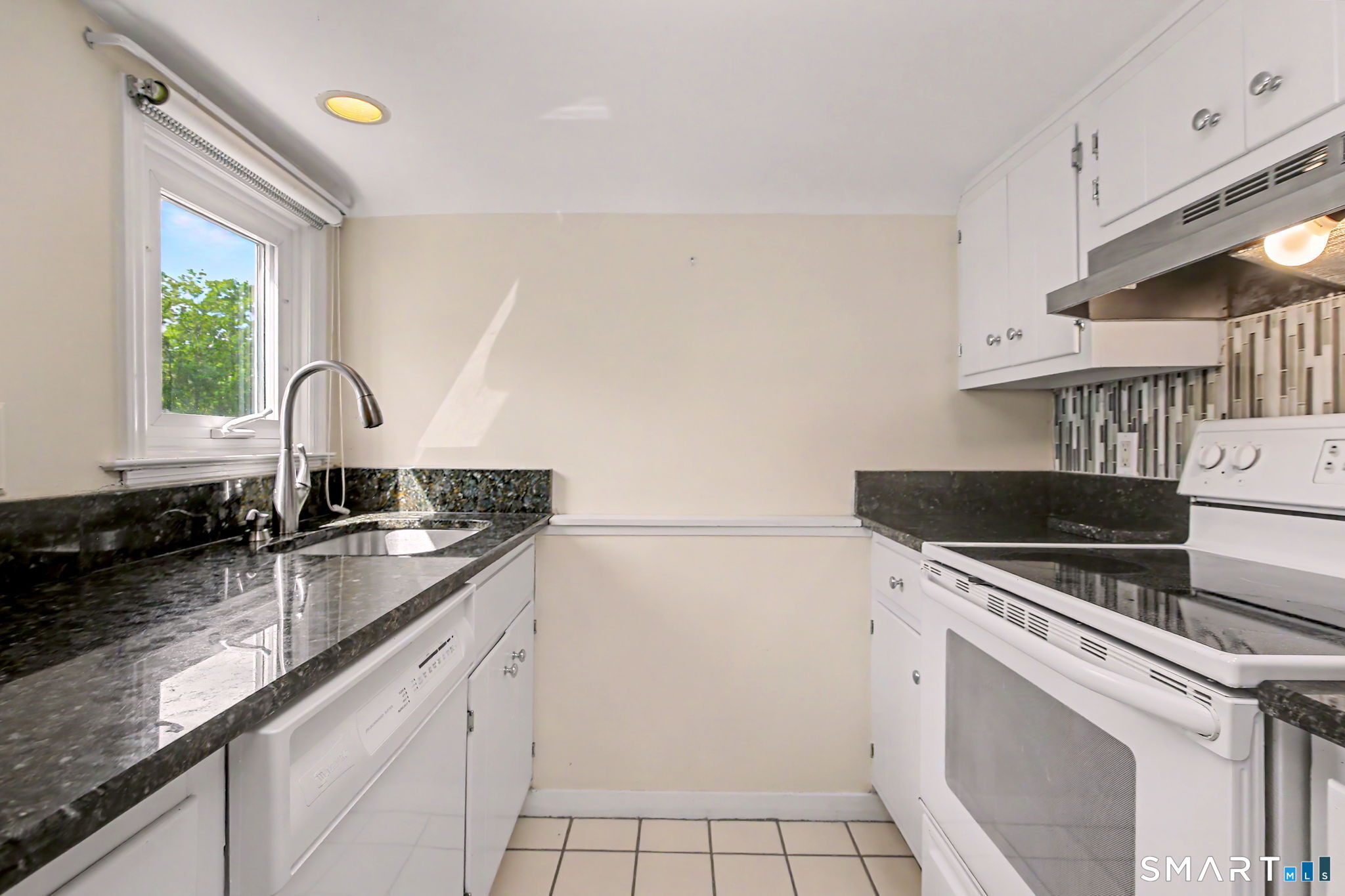 24 Saint Johns Place New Canaan CT 06840