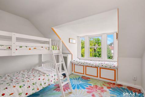 24 Saint Johns Place New Canaan CT 06840
