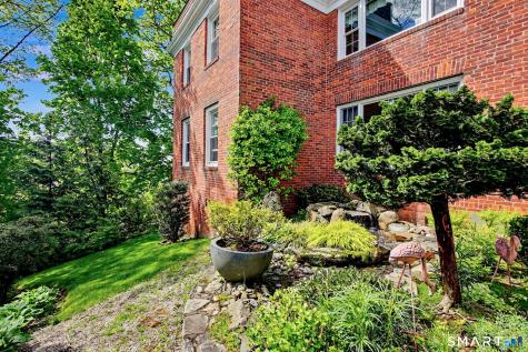 24 Saint Johns Place New Canaan CT 06840