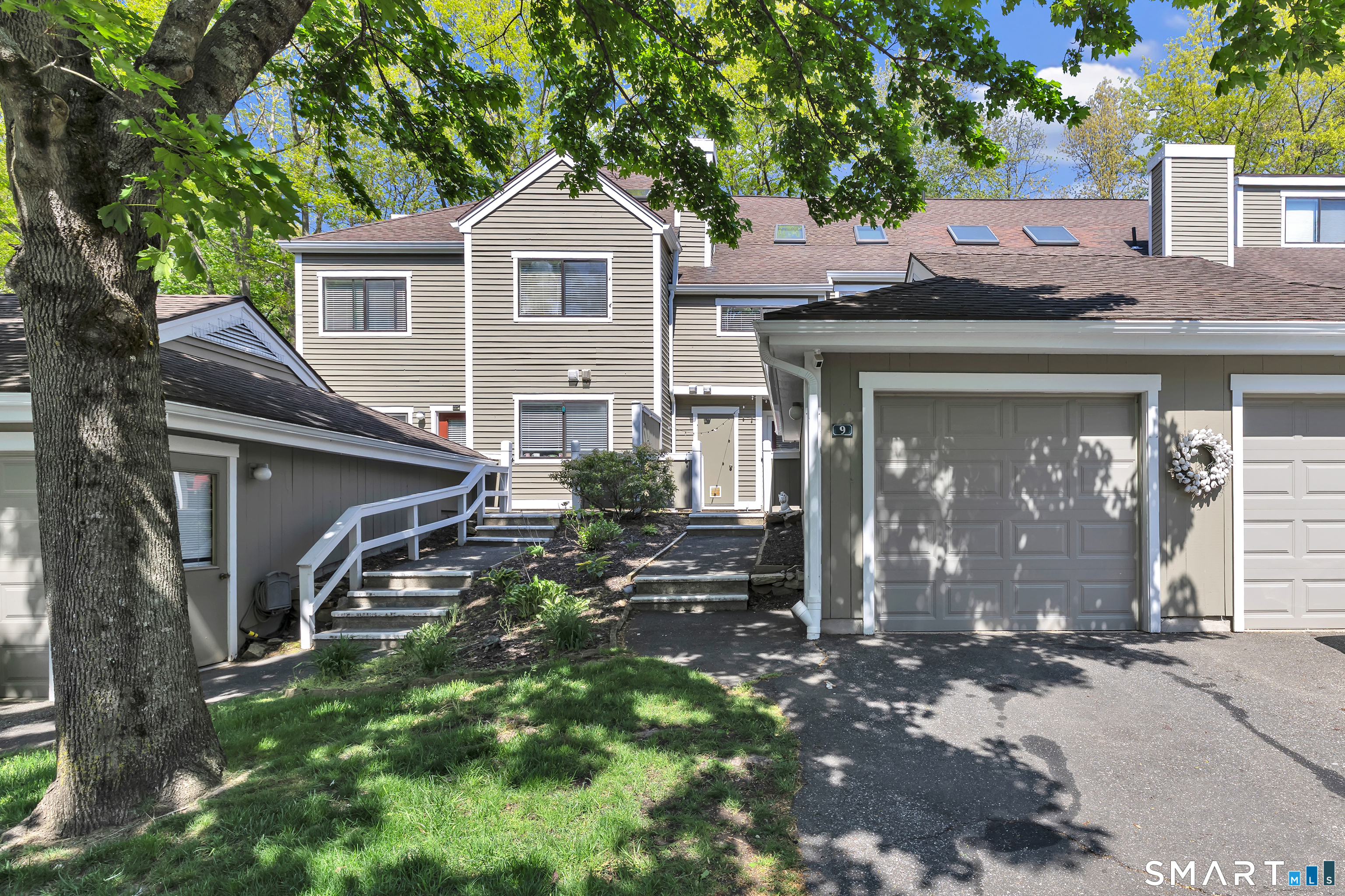 9 Country Walk Shelton CT 06484