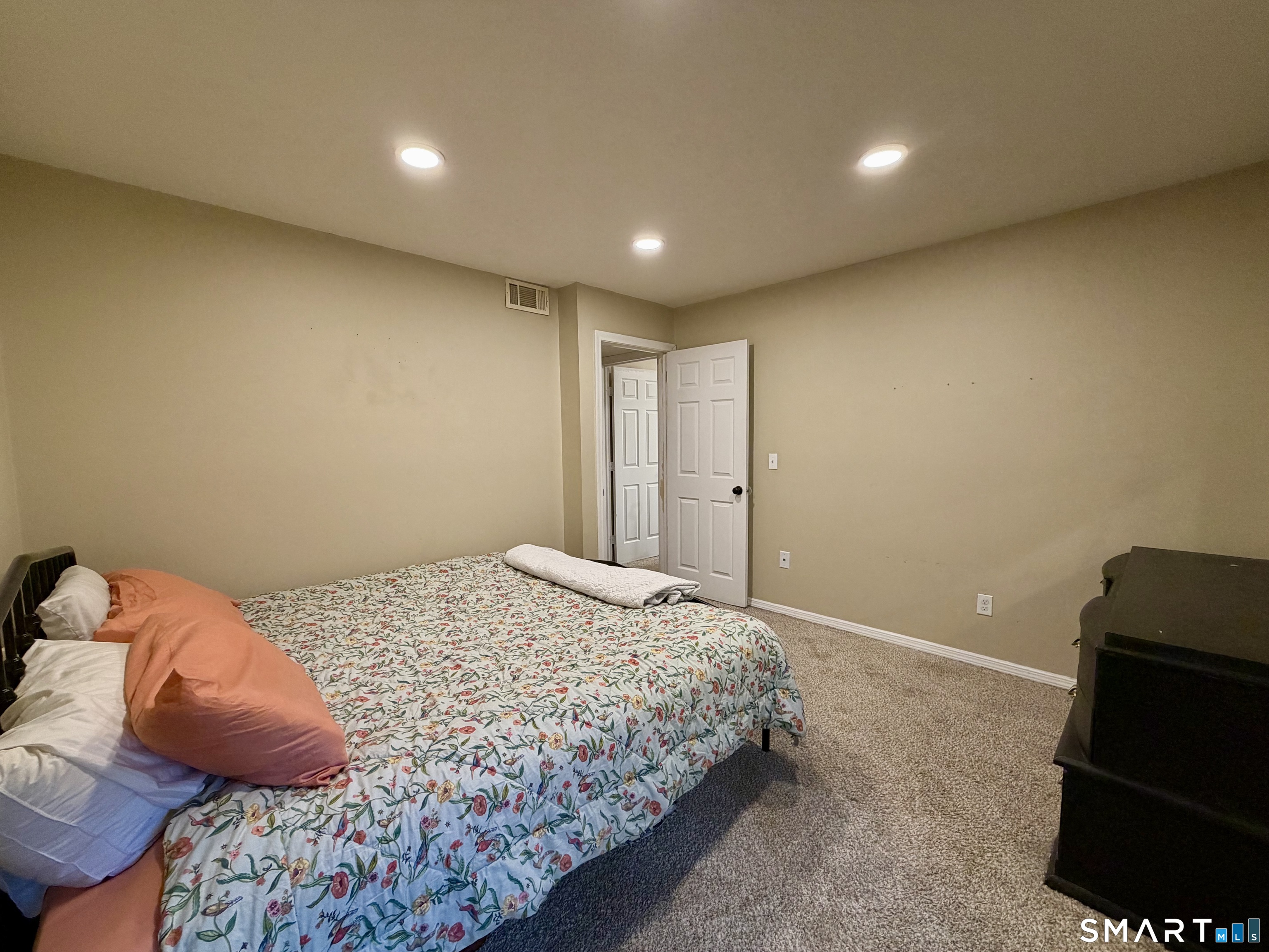 95 Woodsedge Drive Newington CT 06111