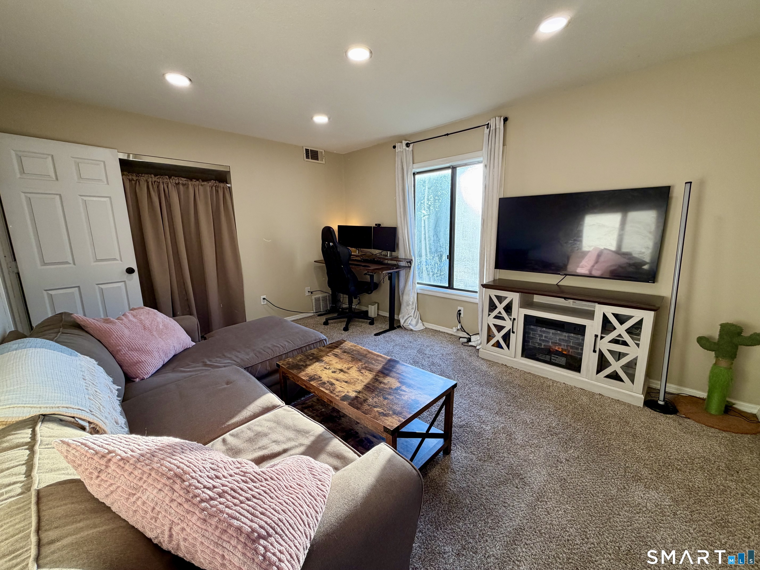 95 Woodsedge Drive Newington CT 06111