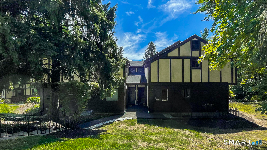 5 Falmouth Court Brookfield CT 06804