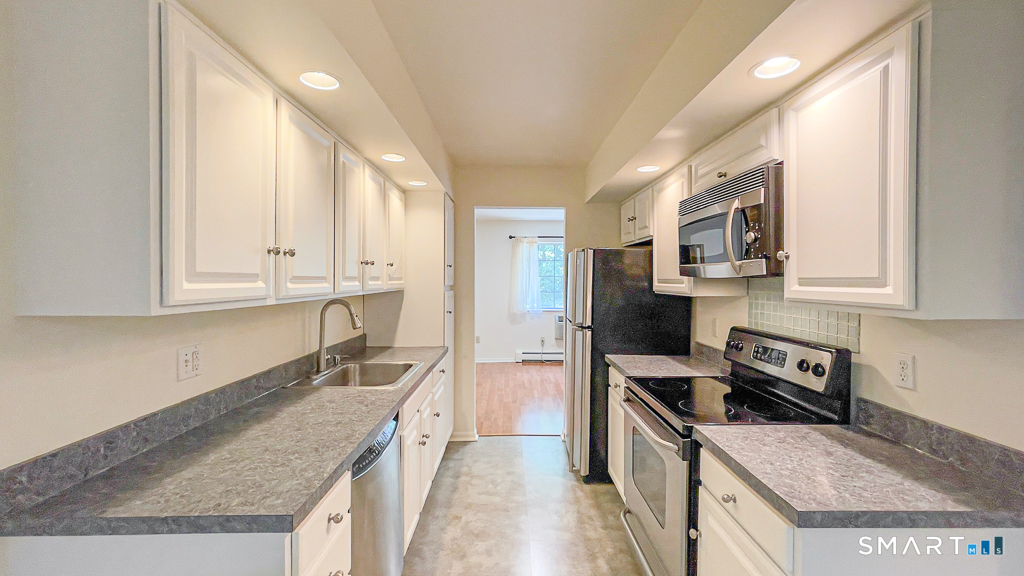 5 Falmouth Court Brookfield CT 06804
