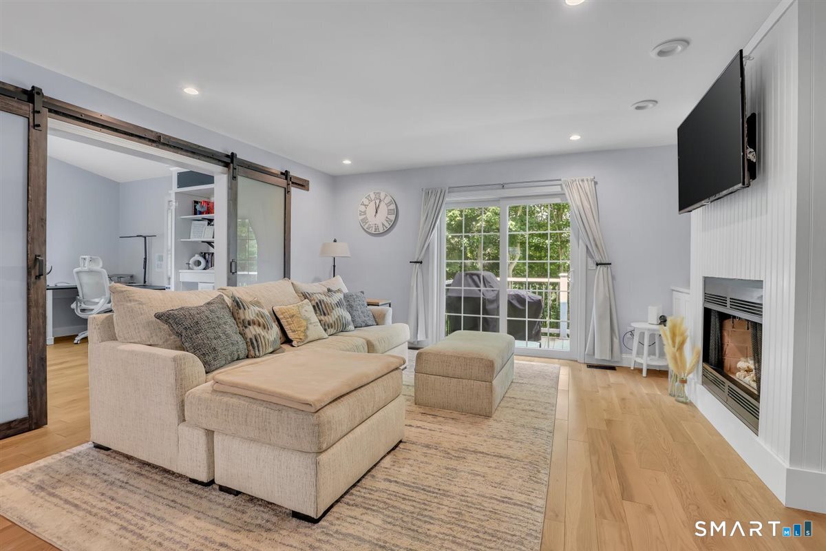 831 Long Hill Road Middletown CT 06457