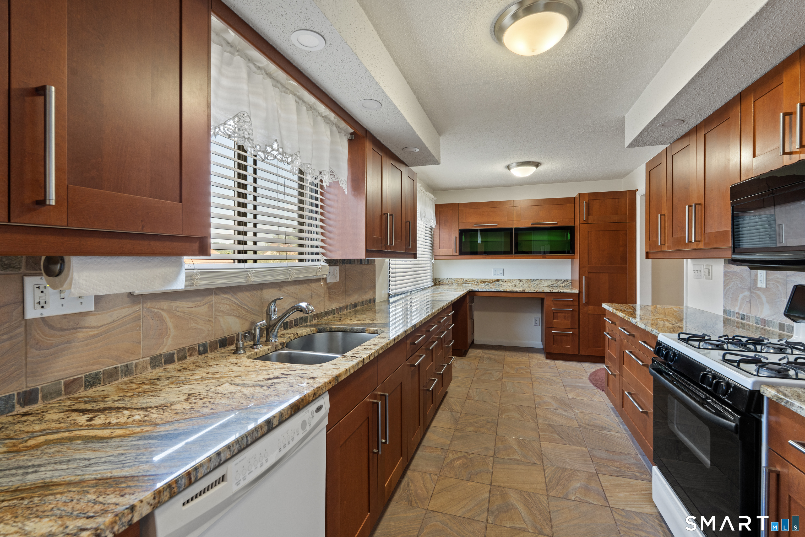 170 Beacon Hill Common Beacon Falls CT 06403