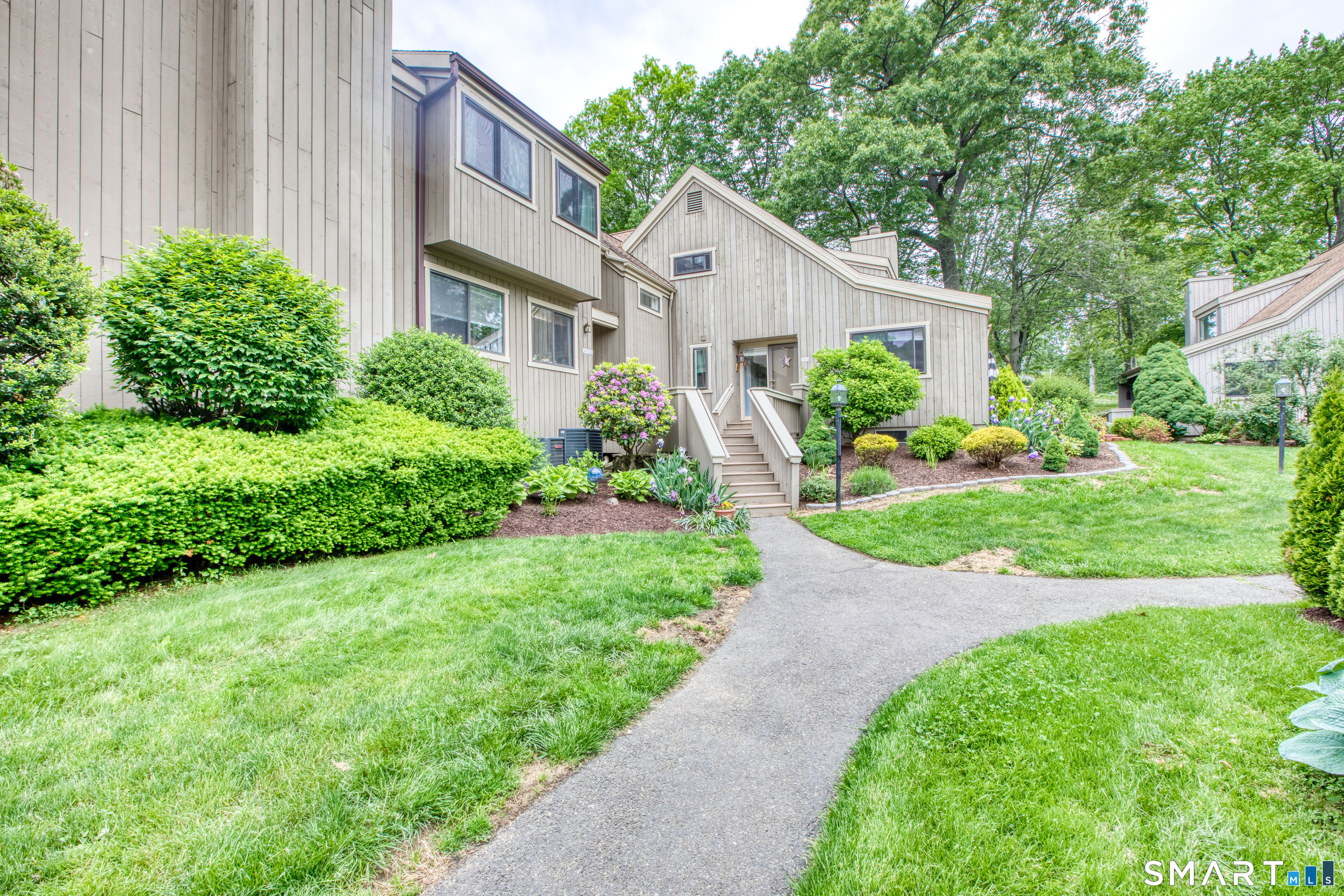 13 Algonquin Lane Stratford CT 06614